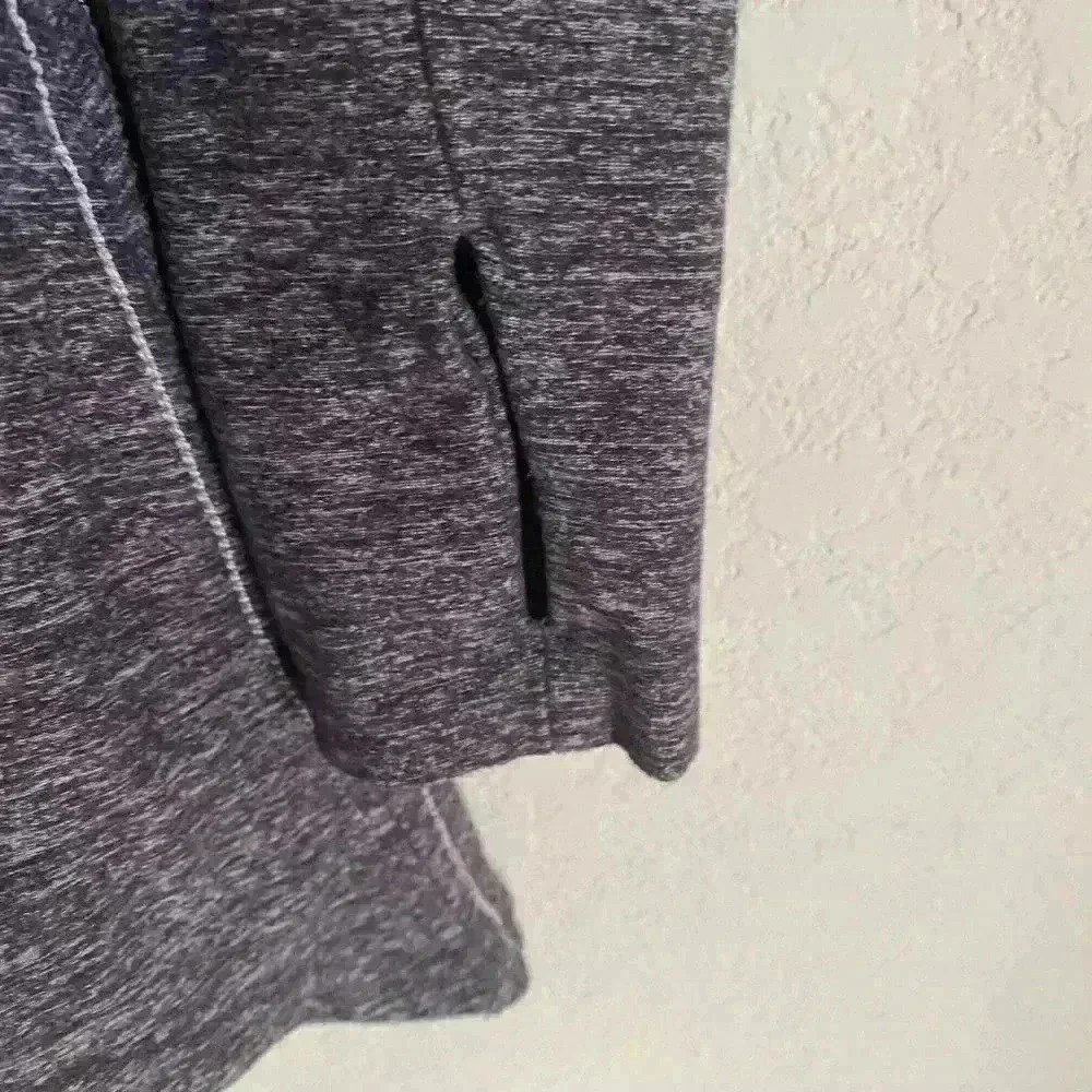 Lululemon Rehearsal Long Sleeve
Heathered Black Swan Athleisure Yoga Top Size 6 - Picture 8 of 11